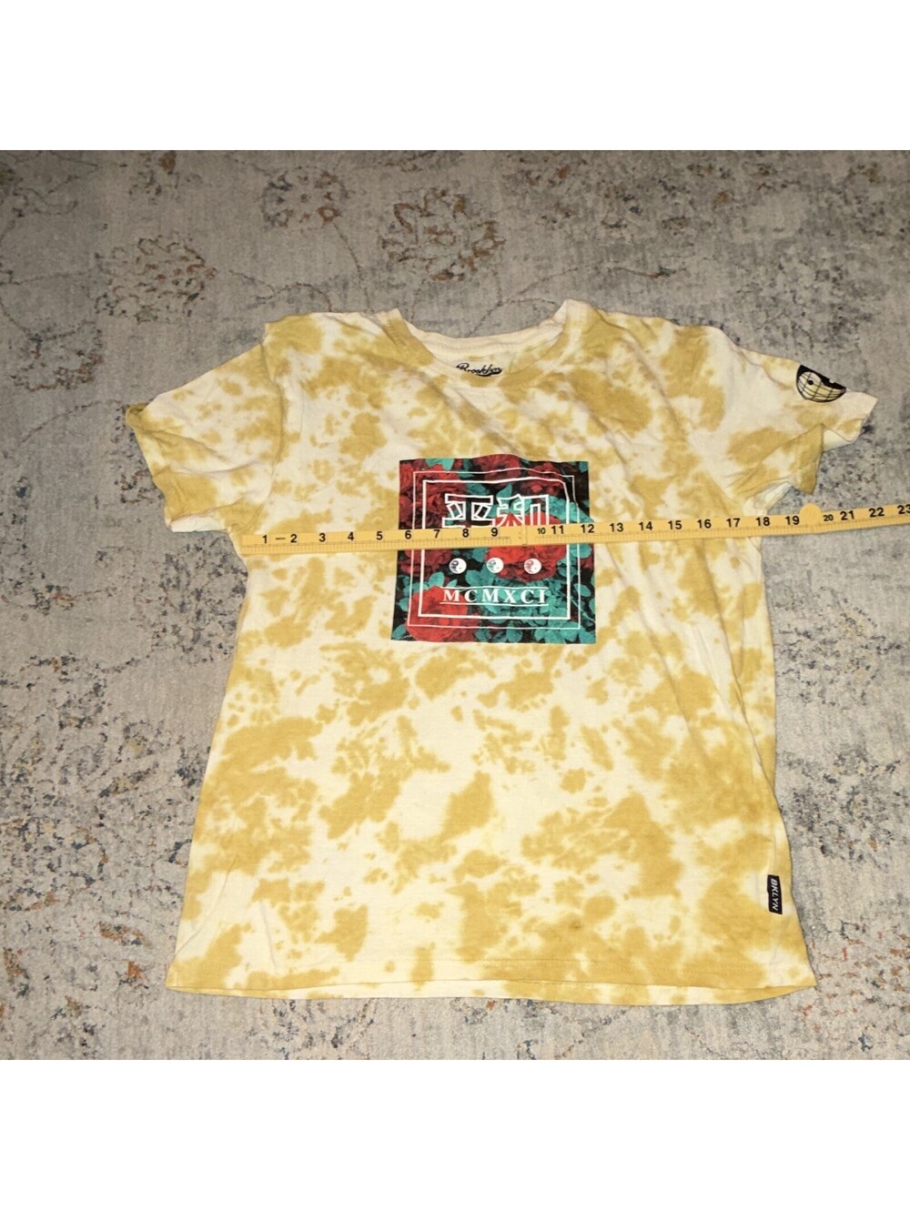 Brooklyn Cloth Men’s Tie-Dye Graphic Logo Crew Neck T-Shirt Yellow/White M A237